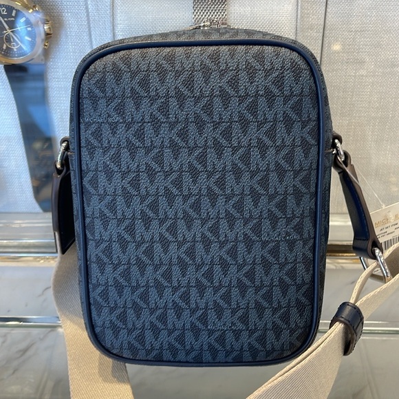 Michael Kors Jet Set Medium Signature Logo Crossbody Bag
Admiral
NWT - Picture 8 of 16
